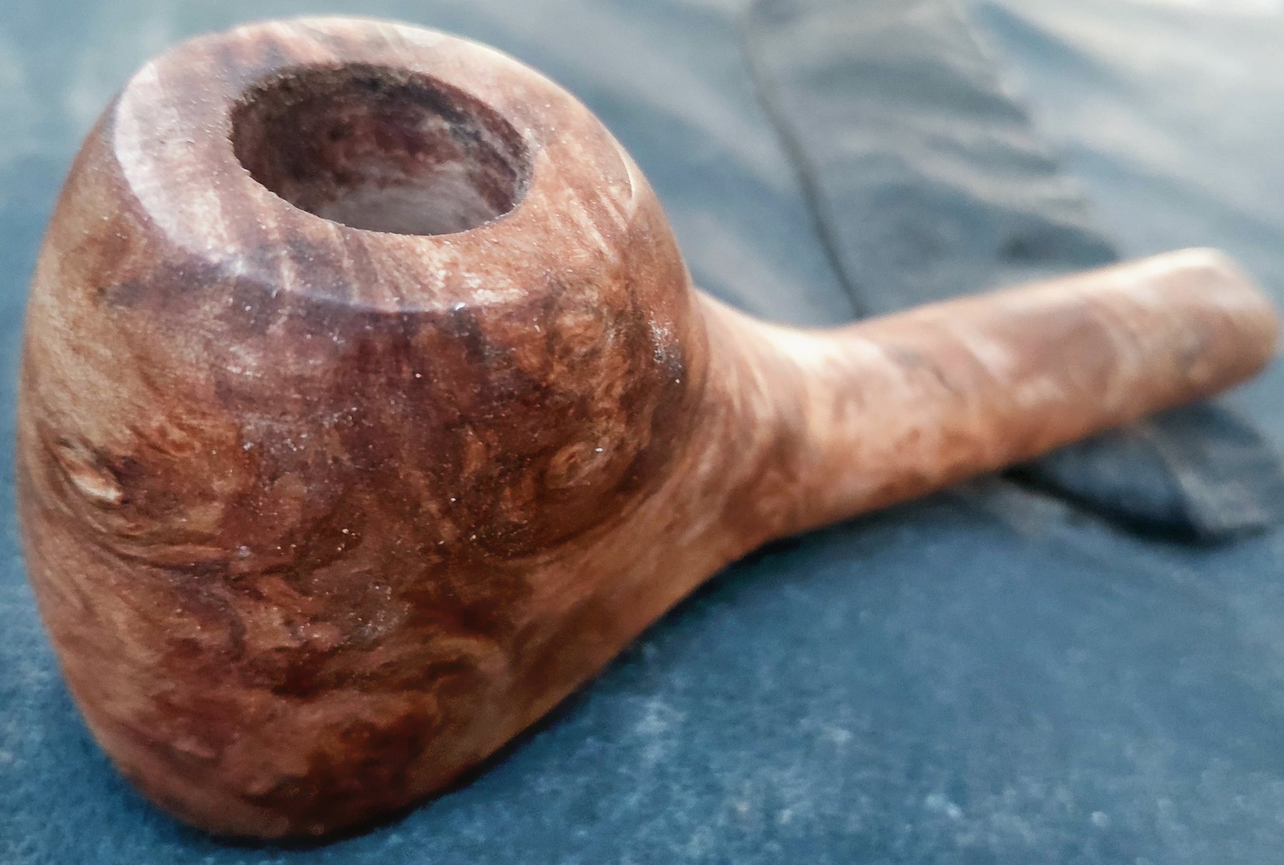 Close-up of a burl pipe bowl